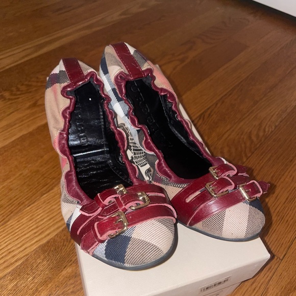 Burberry Burgundy flats size 38 - Picture 1 of 2